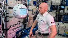 Астронавт и его робот на МКС впервые поговорили